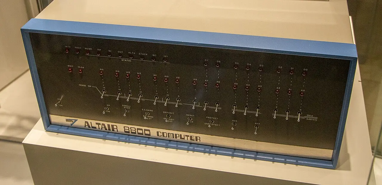 An Altair 8800 on a display plinth, its blue-framed front panel lined with toggle switches and LEDs