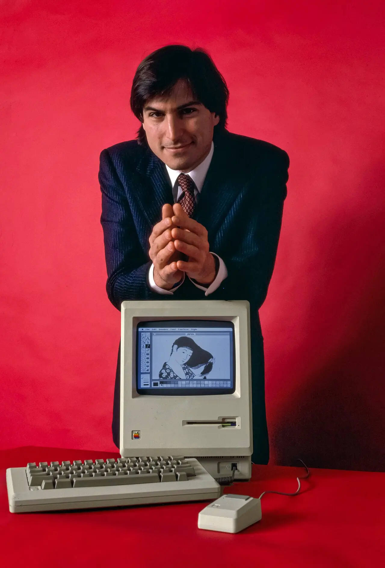 Steve Jobs with a Macintosh, January 1984, photographed by Bernard Gotfryd