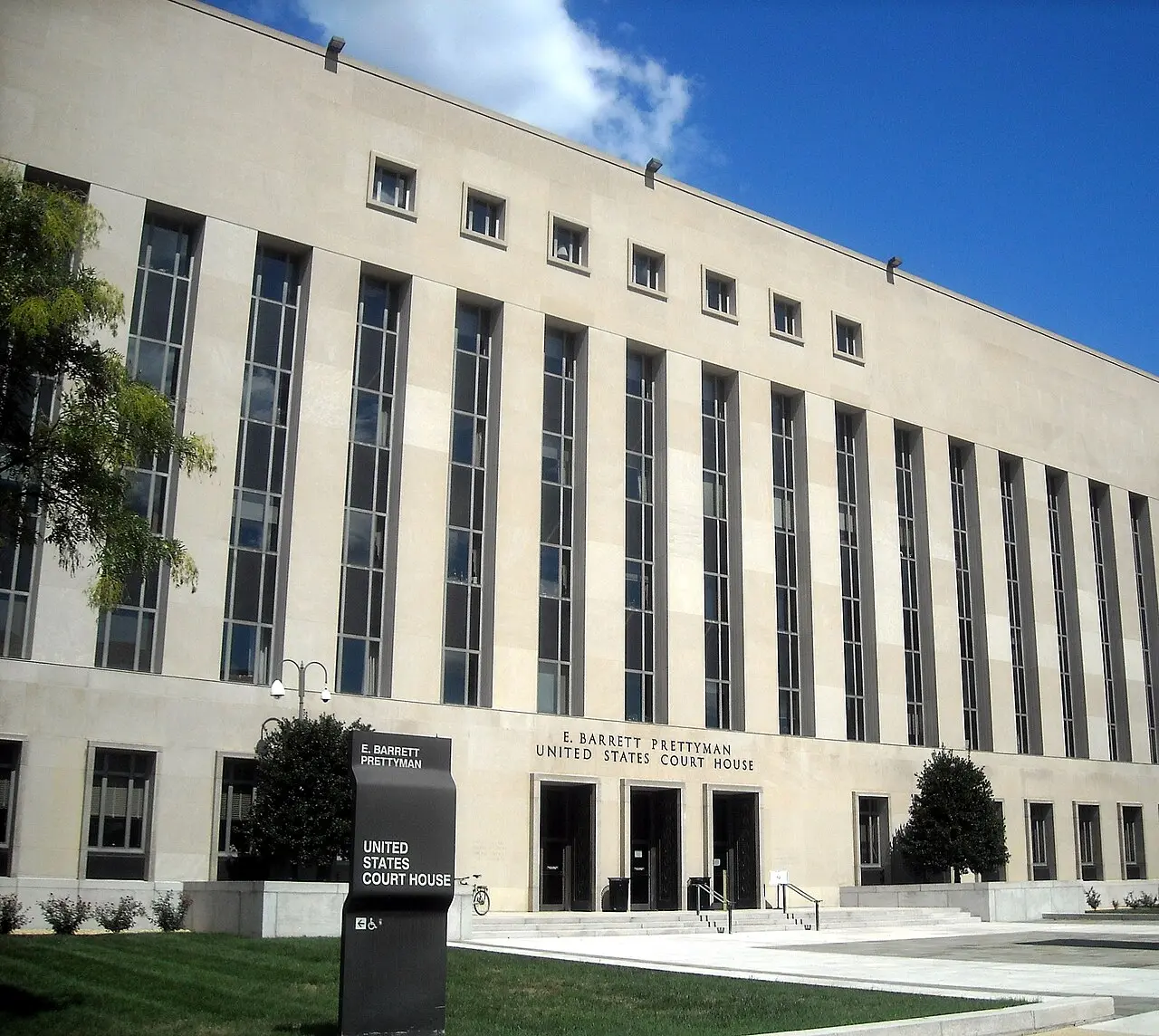 訴訟が審理されたワシントン DC の E. バレット・プレティマン連邦裁判所庁舎