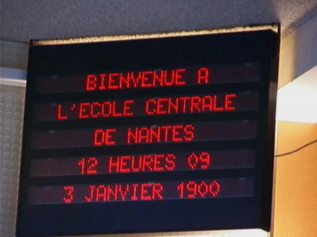An electronic sign at the École Centrale de Nantes, France, showing the date as 3 January 1900 on 3 January 2000